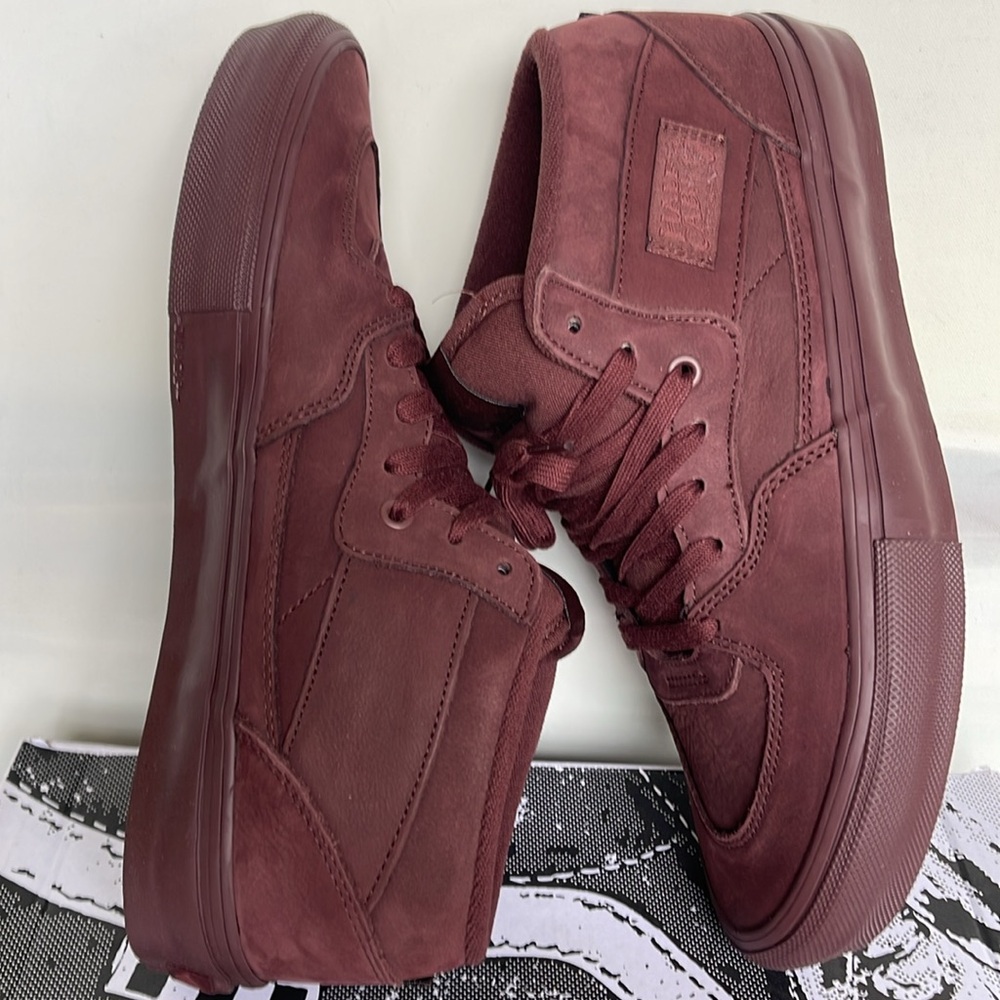 Vans Men’s Skate Half Cab
Mono Chocolate
VNDASFCDCHC
Sneakers - Picture 12 of 16